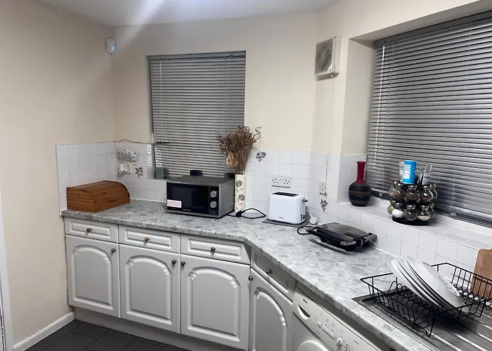 New Manchester Getaway Home - Free Gated Parking With Fob