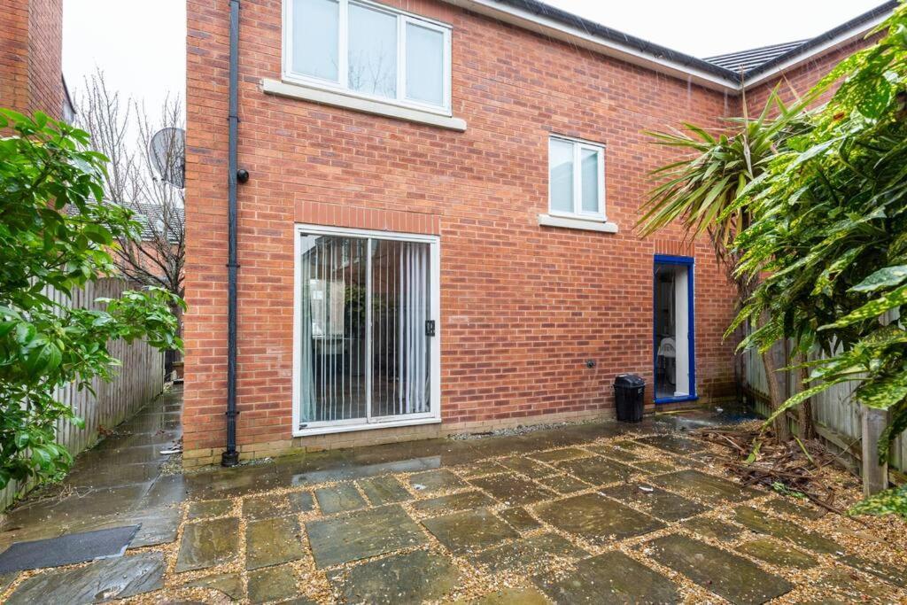 Apartment New Getaway - Free Gated Parking With Fob
